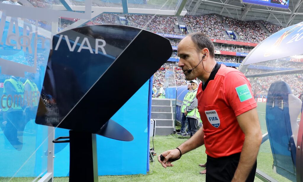 Sport, chegou a defender a importação de árbitros estrangeiros para elevar o nível das competições nacionais