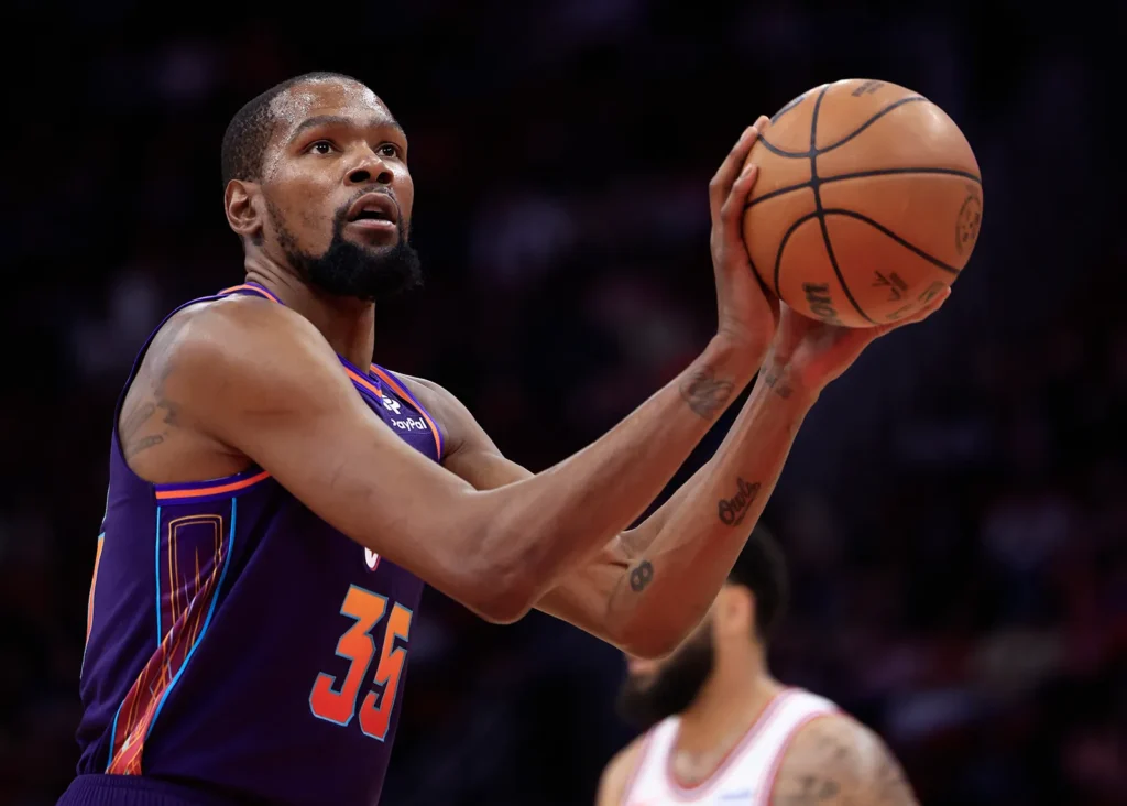 Os Atletas Mais Bem Pagos do Mundo em 2025: Conheça os Gigantes que Faturam Milhões 3 Kevin Durant no Phoenix Suns